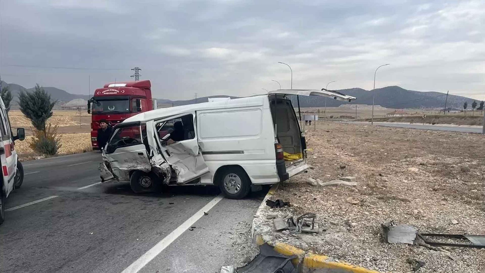 Emirdağ’da feci kaza kamyonet ve ticari araç Çarpıştı, 6 yaralı