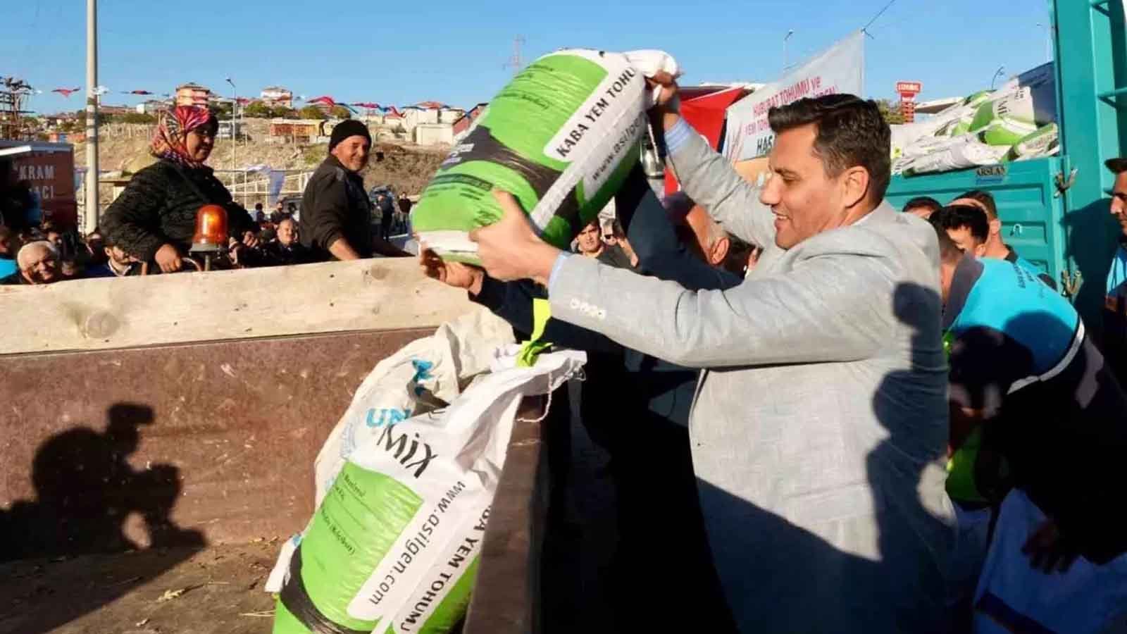 Manisa'da Üreticilere Yüzde 75 Hibe Destekli Tohum Dağıtımı Başladı